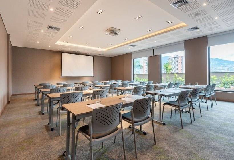 Отель Fairfield By Marriott Medellin Sabaneta