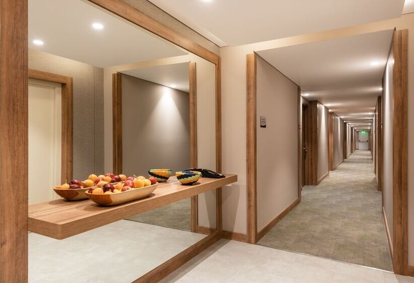 Отель Fairfield By Marriott Medellin Sabaneta