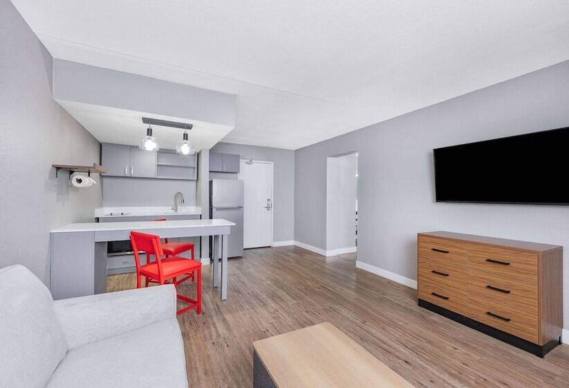 ホテル Hawthorn Extended Stay By Wyndham Wichita Airport