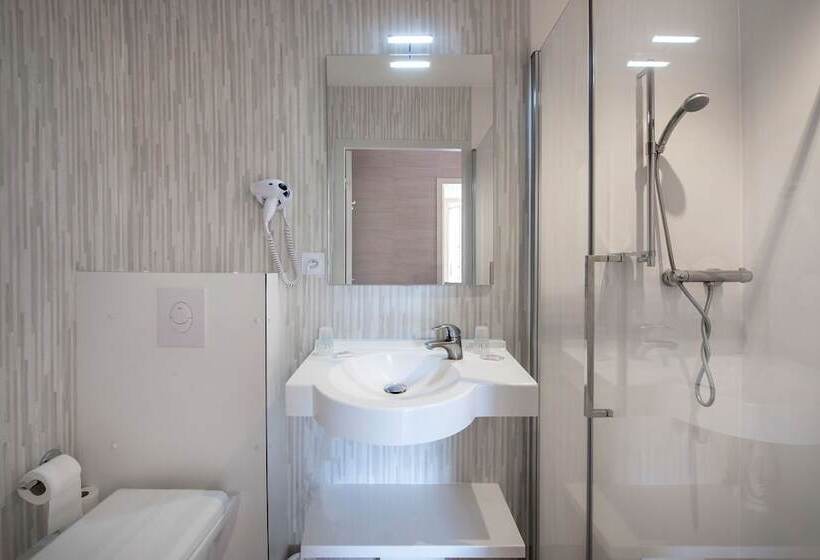 בית מלון כפרי L Hôtel Des Bains   Salles La Source