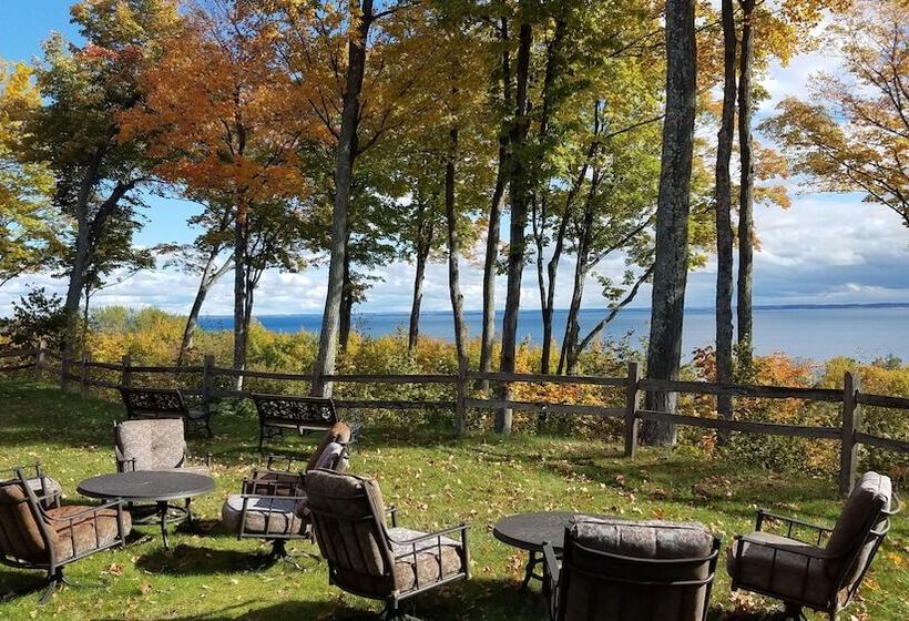 בית מלון כפרי Leelanau Sands Casino & Lodge