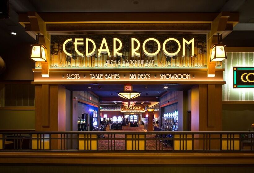 בית מלון כפרי Leelanau Sands Casino & Lodge