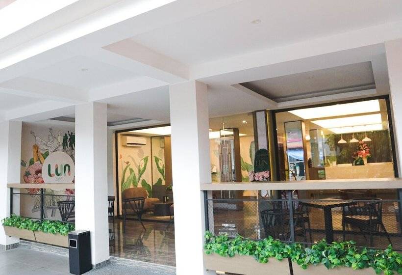 Lun Hotel Manado