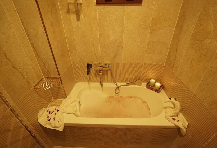 هتل Mia Thermal Suits