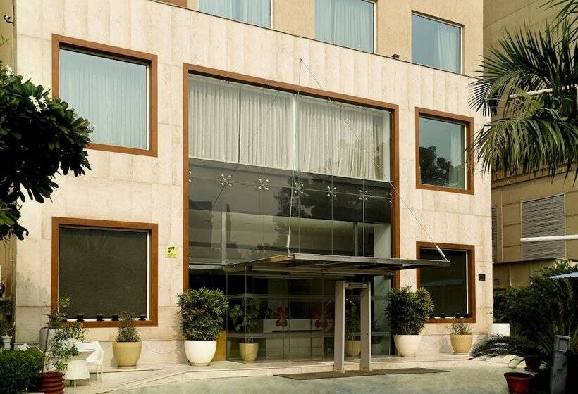 Отель Nemesia City Center   Gurugram, Sector 29