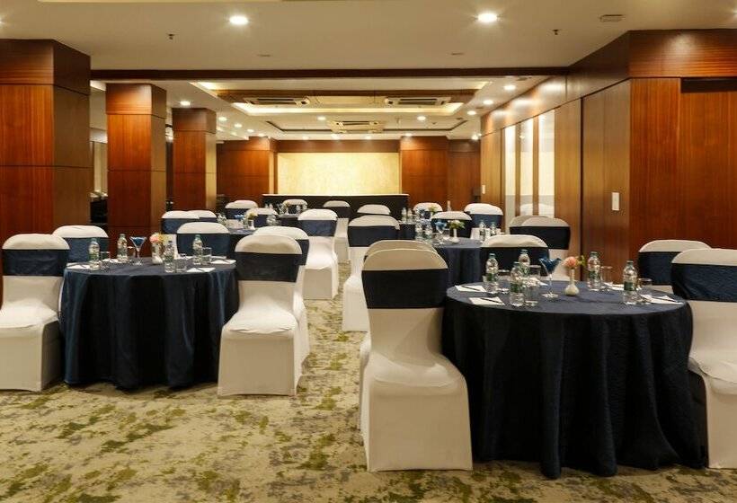 Отель Nemesia City Center   Gurugram, Sector 29