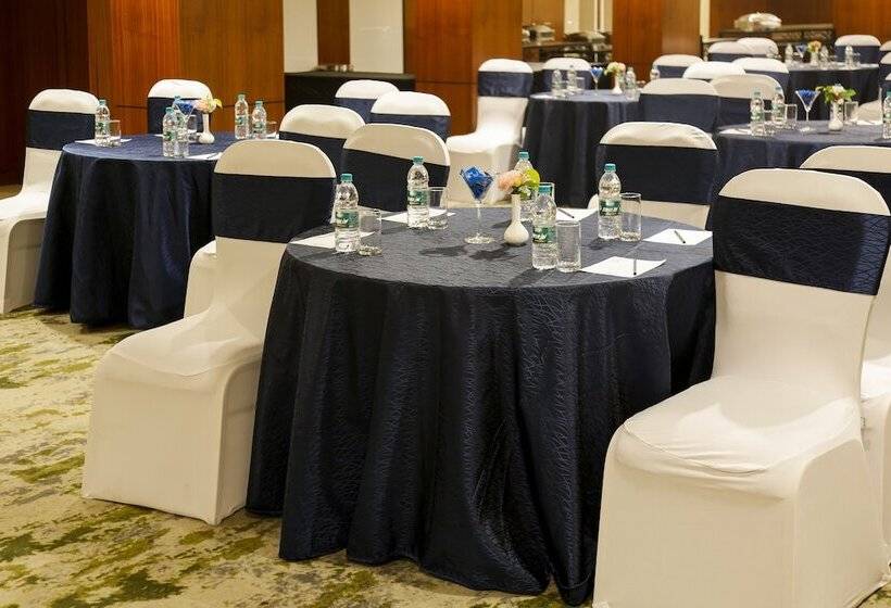 Отель Nemesia City Center   Gurugram, Sector 29