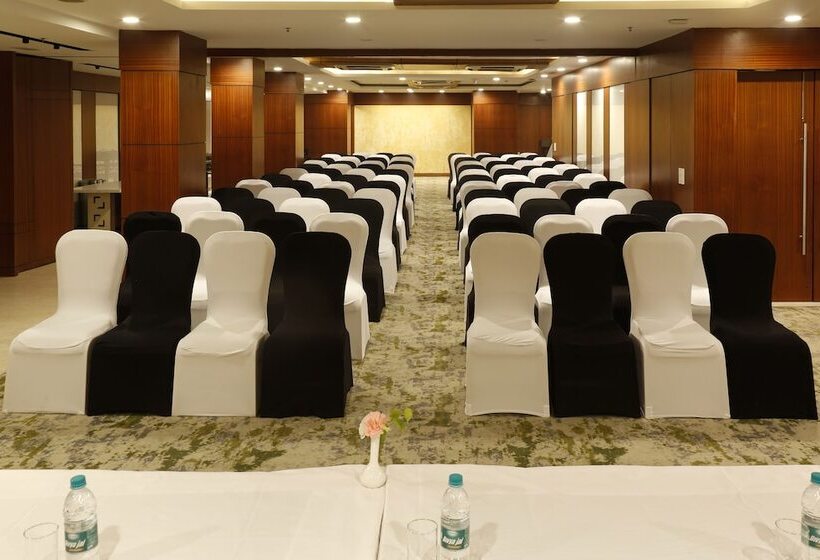 Отель Nemesia City Center   Gurugram, Sector 29