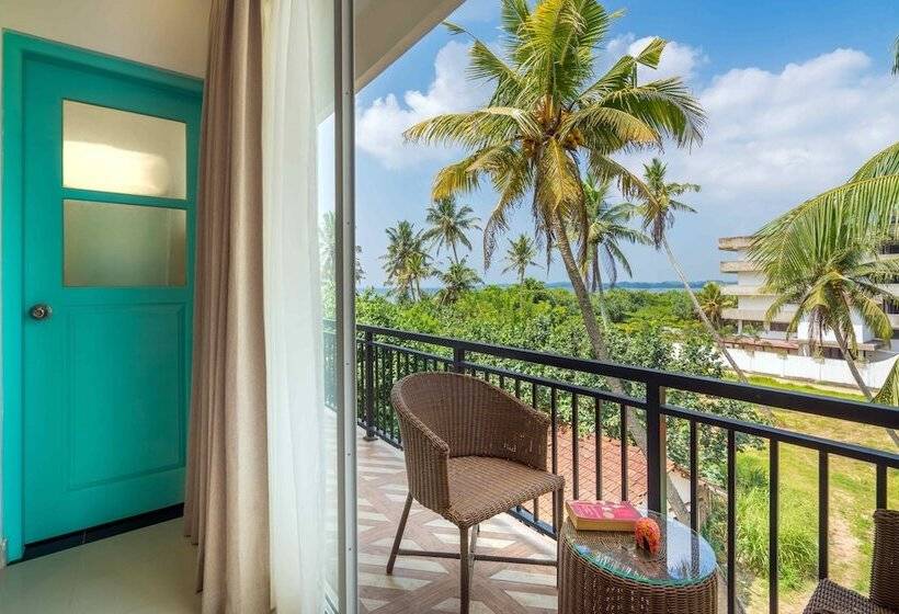 فندق Outpost Weligama Beachfront