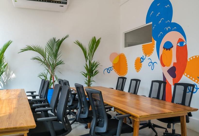 فندق Outpost Weligama Beachfront