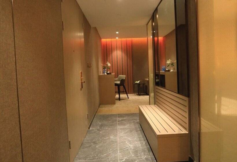 Otel Skylight In Terminal