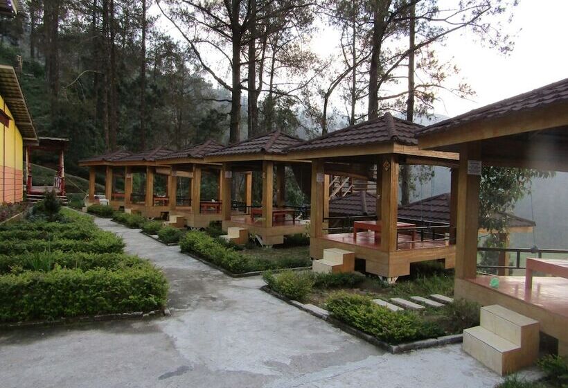 בית מלון כפרי The Lawu Park Resort