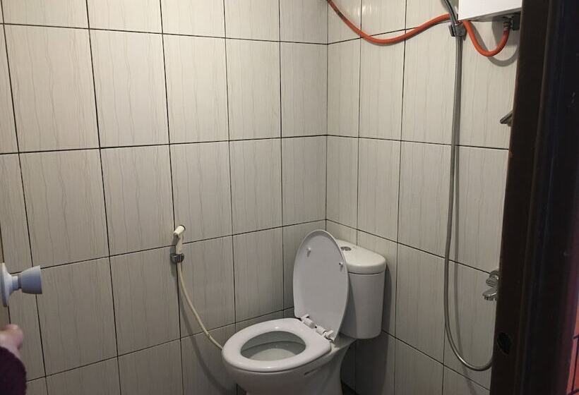 בית מלון כפרי The Lawu Park Resort