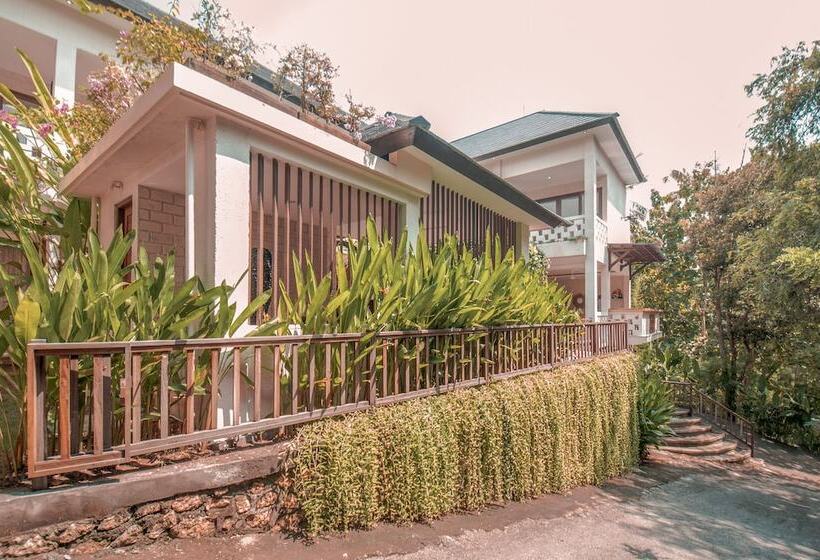 בית מלון כפרי The Lokal Penida