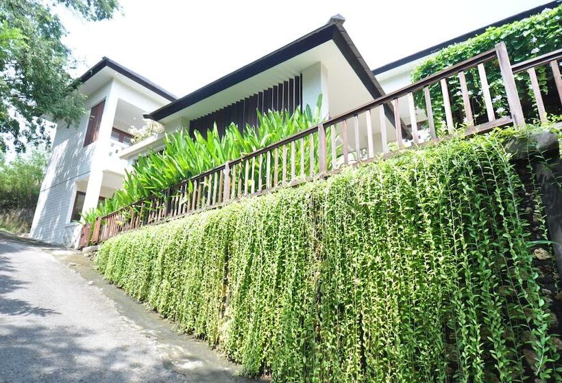 בית מלון כפרי The Lokal Penida