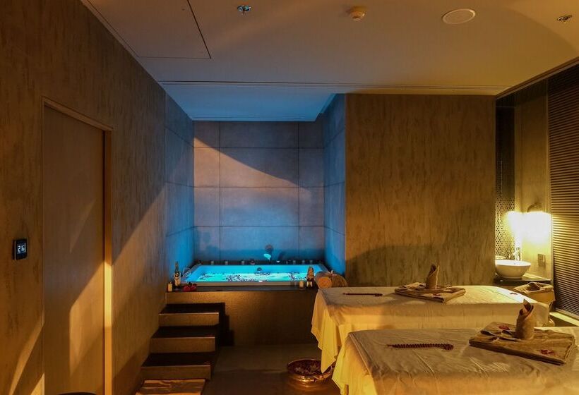 Отель The Park Indore