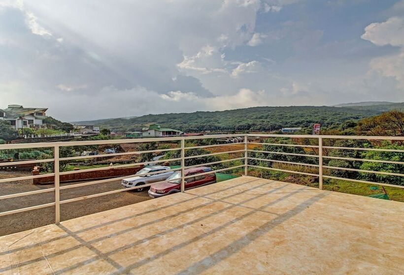 בית מלון כפרי Treebo The Venna Hill