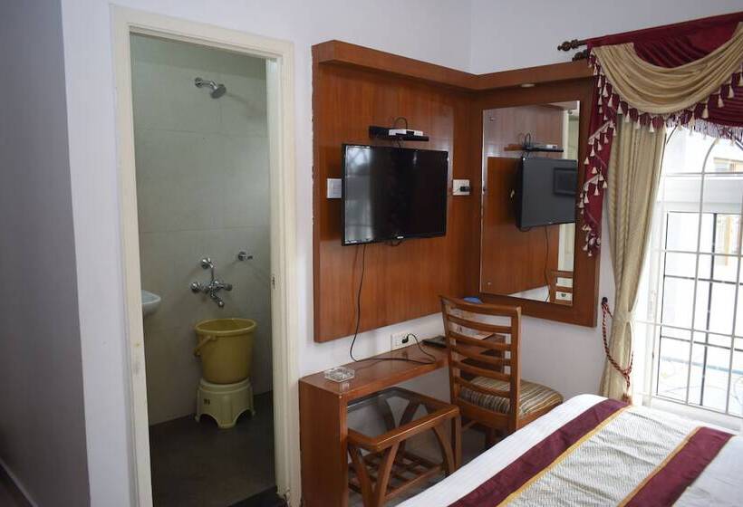 호텔 Vasantham Palace