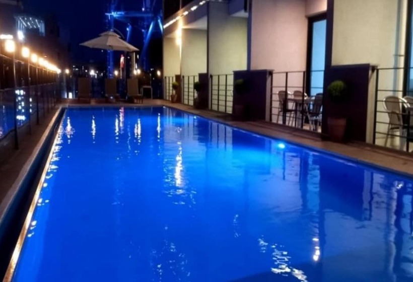 בית מלון כפרי Yeosu Yong Beach Tourist Hostel