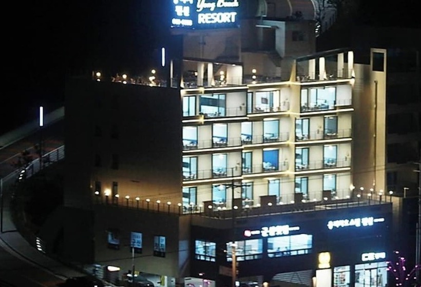 בית מלון כפרי Yeosu Yong Beach Tourist Hostel