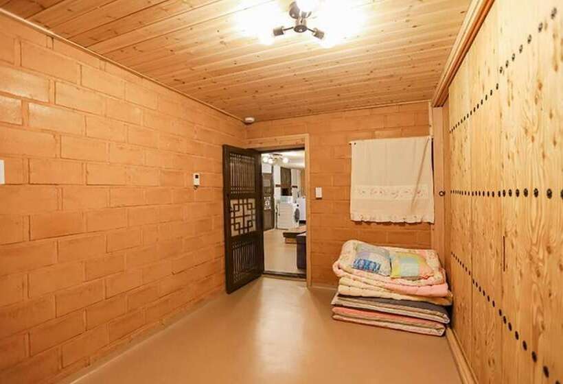 Jeonju Jeonju Hanok Gohui Pension