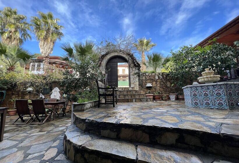 Liya Boutique Hotel & Suites