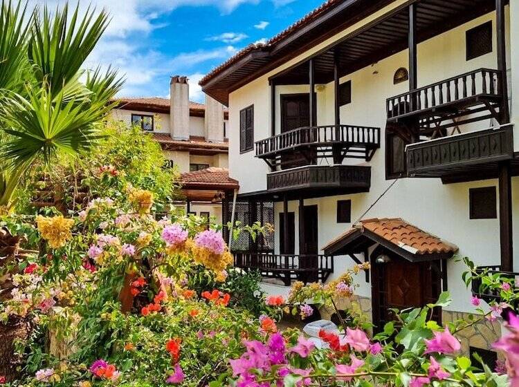 Liya Boutique Hotel & Suites