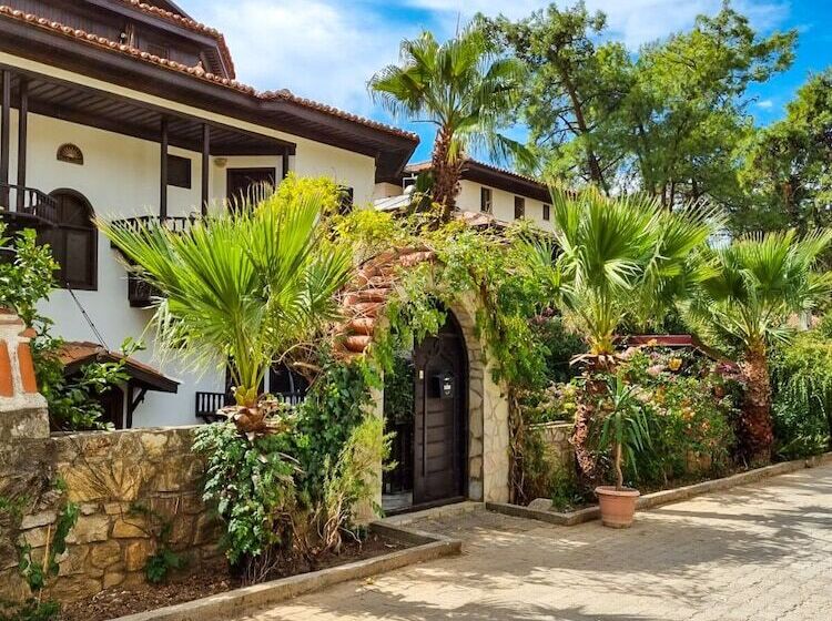 Liya Boutique Hotel & Suites