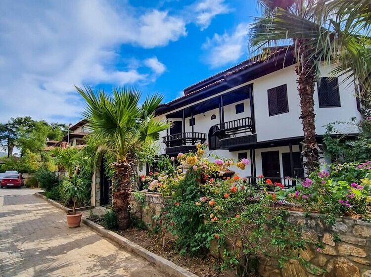 Liya Boutique Hotel & Suites