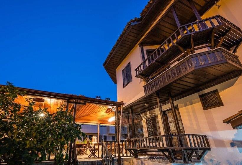 Liya Boutique Hotel & Suites