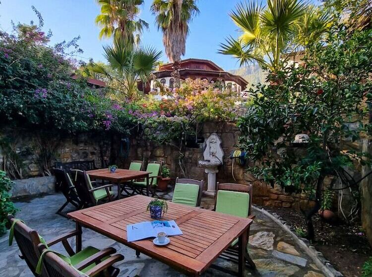 Liya Boutique Hotel & Suites