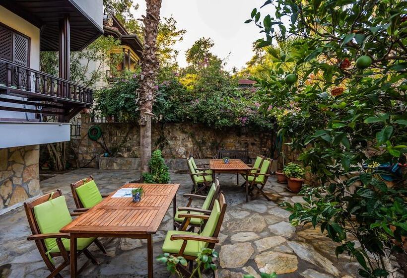 Liya Boutique Hotel & Suites