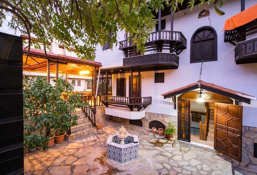 Liya Boutique Hotel & Suites