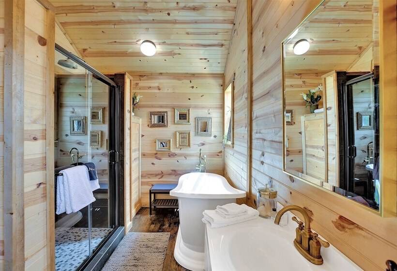 Luxurious & Intimate Cottage In Fred Wine Country!