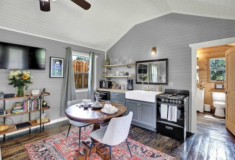Luxurious & Intimate Cottage In Fred Wine Country!