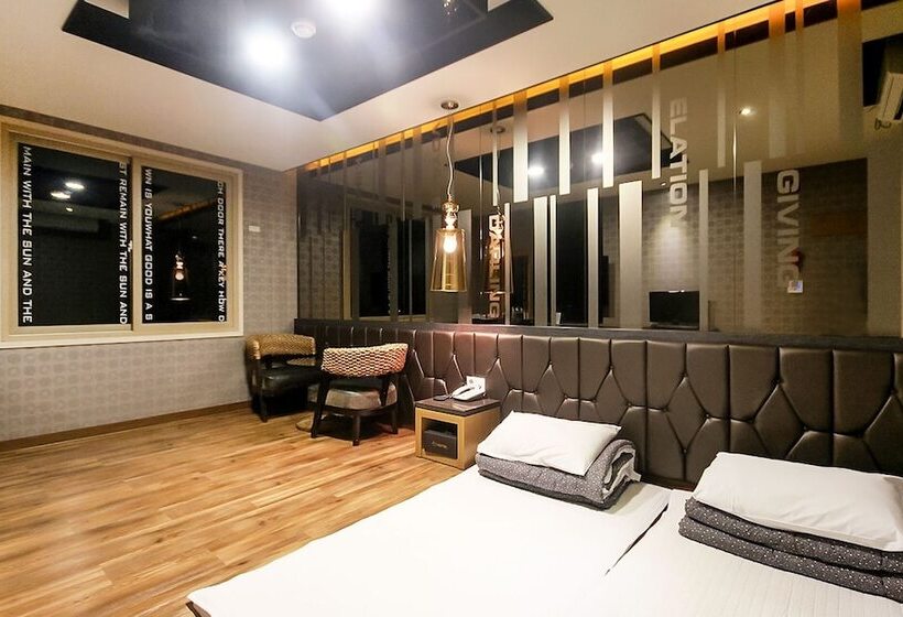 מוטל Andong Hotel Gung