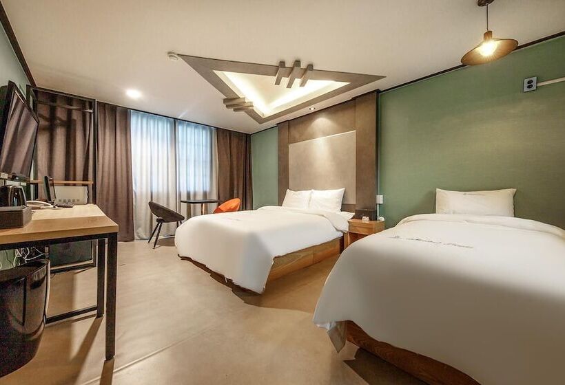 فندق على الطريق Changwon Bonggok Dong Roll