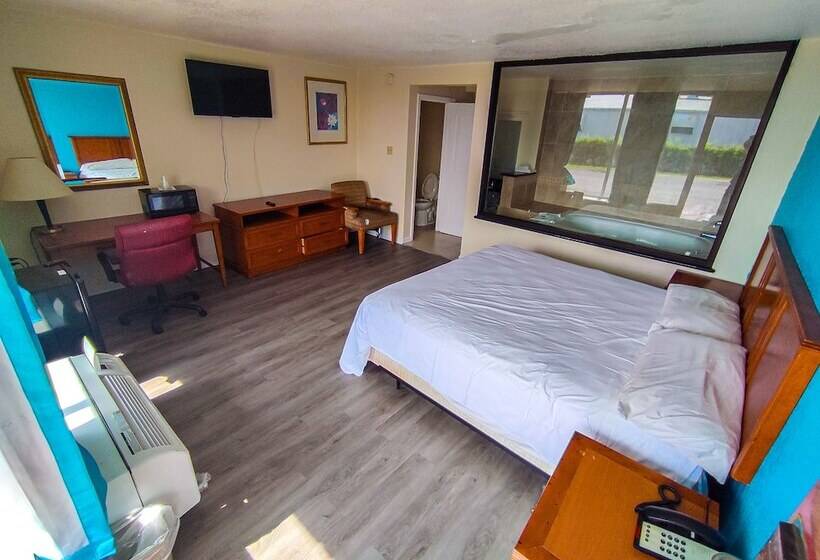 モーテル Clover Inn & Suites