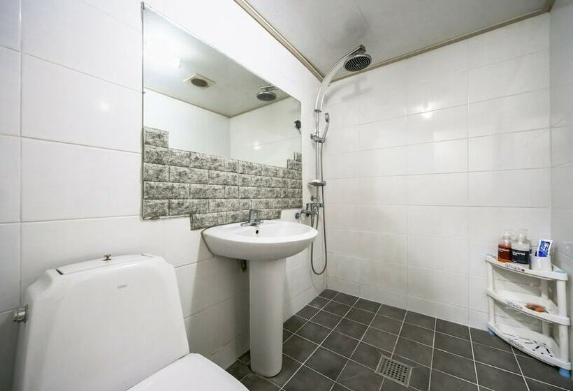 מוטל Geochang Saehanjang