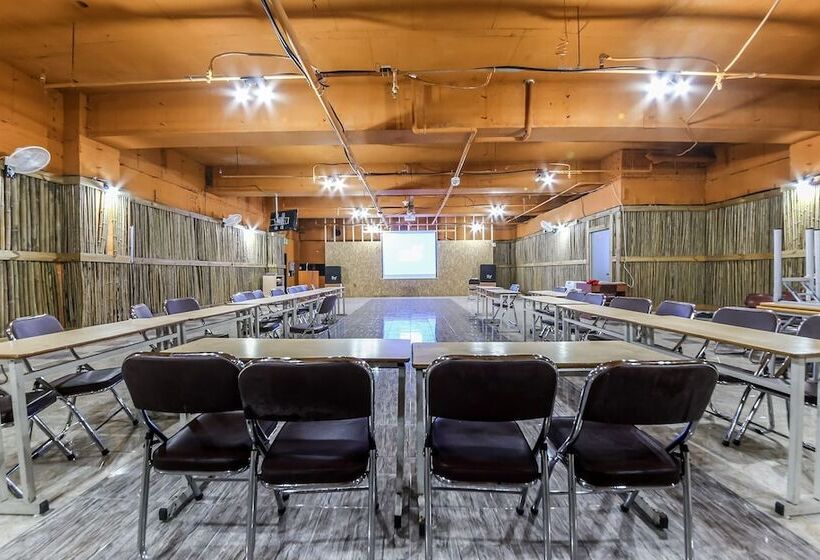 汽车旅馆  Muan Beach