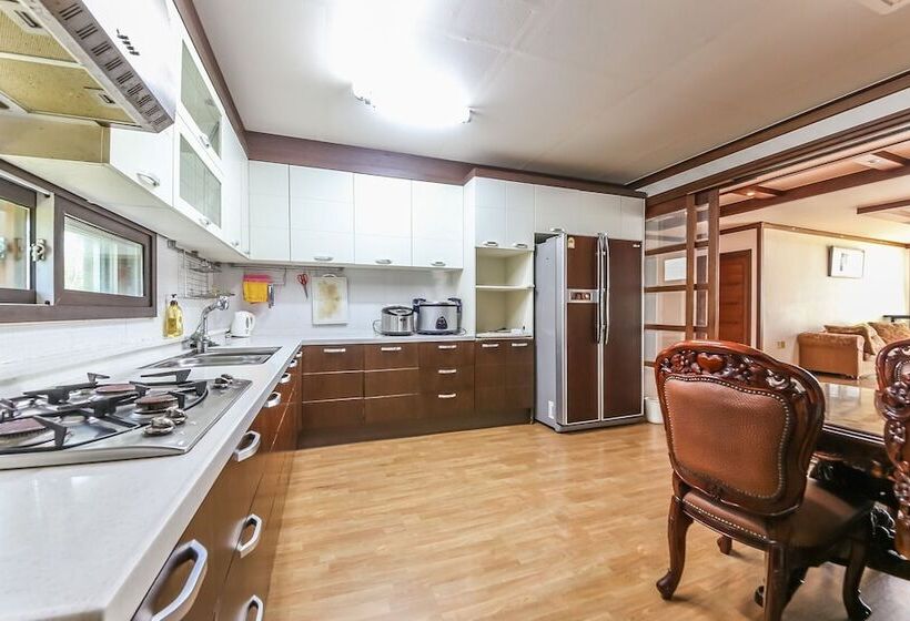 汽车旅馆  Muan Beach