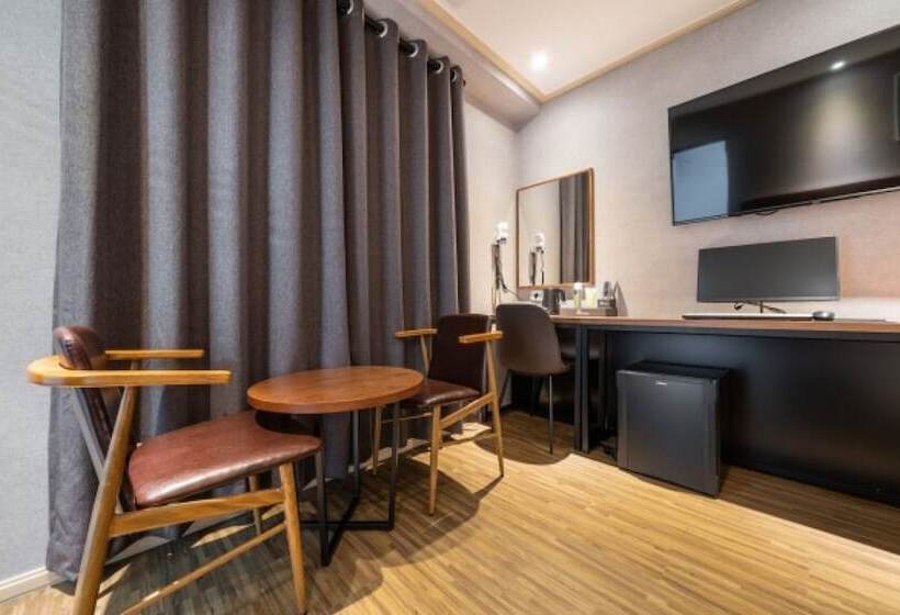 מוטל Pocheon For You