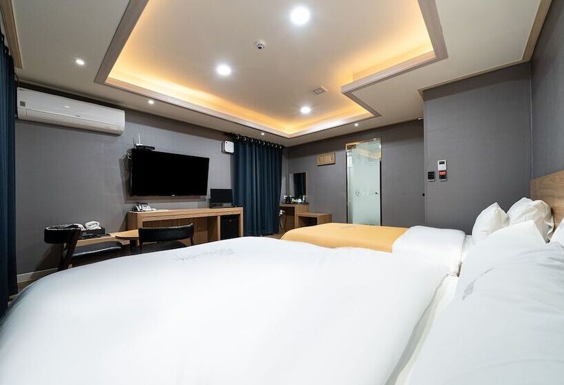 מוטל Pocheon For You