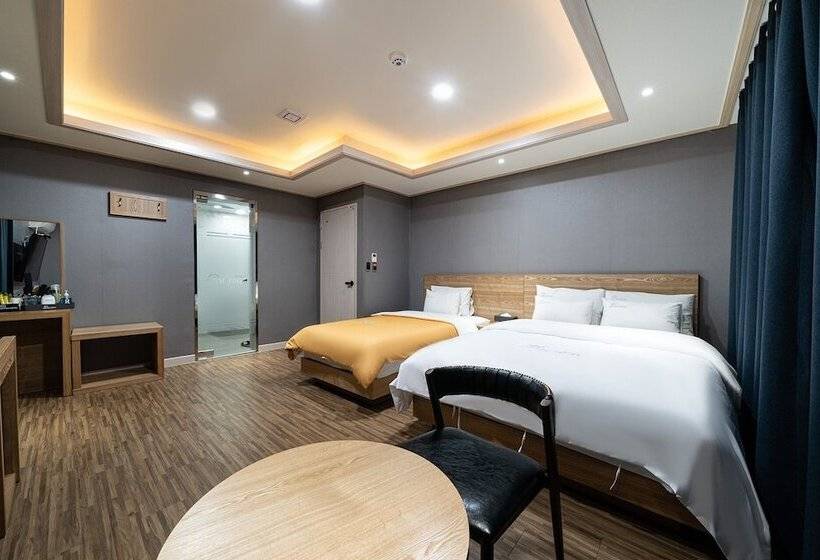 מוטל Pocheon For You