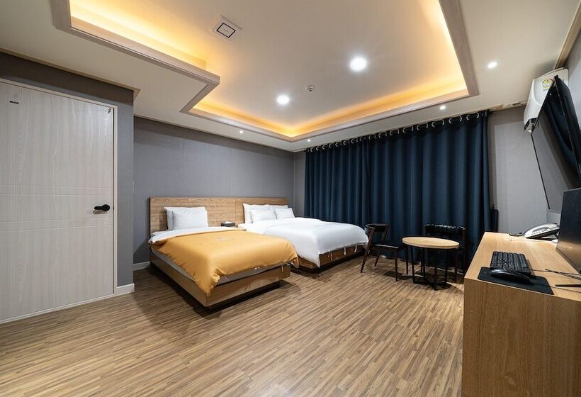 מוטל Pocheon For You