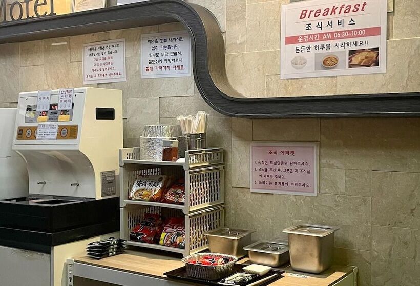 מוטל The Godfather Of Jukdo Market In Pohang