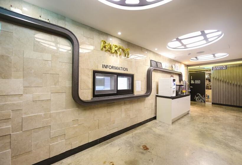 מוטל The Godfather Of Jukdo Market In Pohang