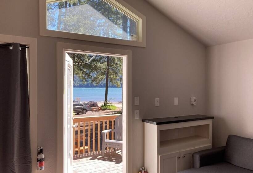 فندق على الطريق Silver Beach Resort