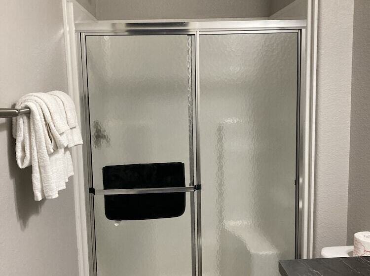 فندق على الطريق Silver Beach Resort