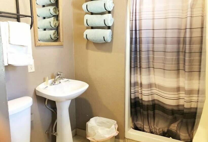 فندق على الطريق Silver Beach Resort